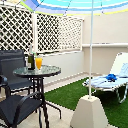 Caravel Aparthotel 3*