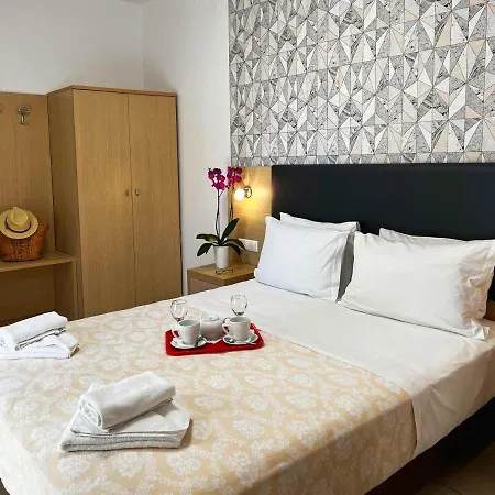 Caravel Aparthotel 3*