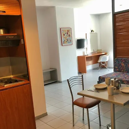 Caravel Aparthotel 3*