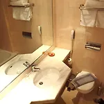 Caravel מלון דירות