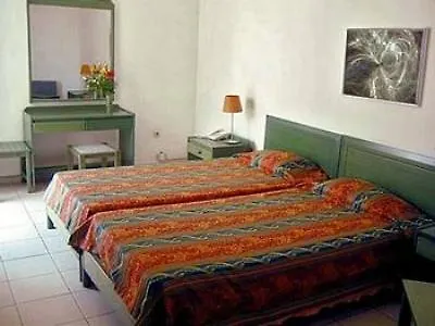 מלון דירות Caravel 3*