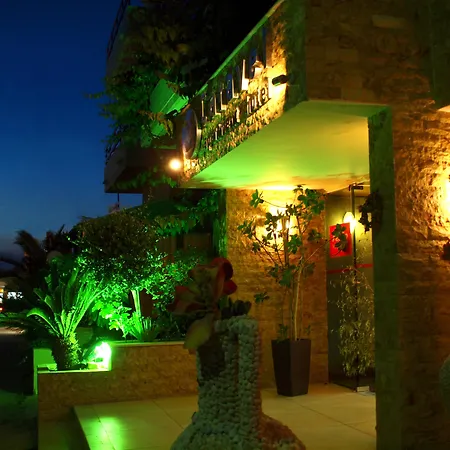 Caravel Aparthotel 3*