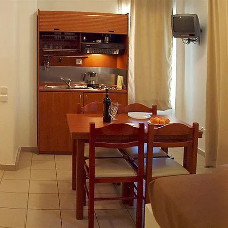Caravel Aparthotel 3*