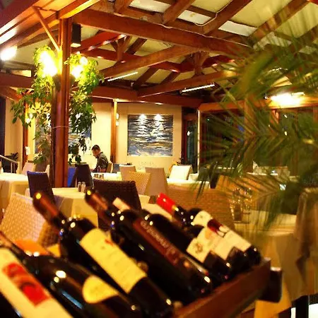 Ξενοδοχείο με διαμερίσματα Caravel