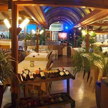 Ξενοδοχείο με διαμερίσματα Caravel 3*