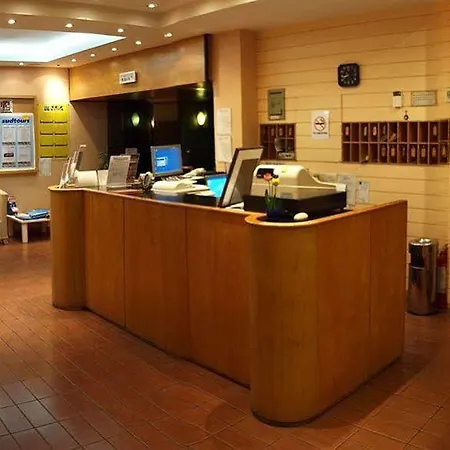 Caravel Aparthotel 3*